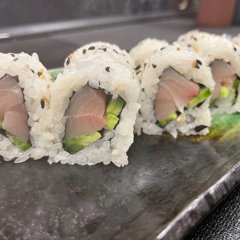 Yellow tail jalapeños roll